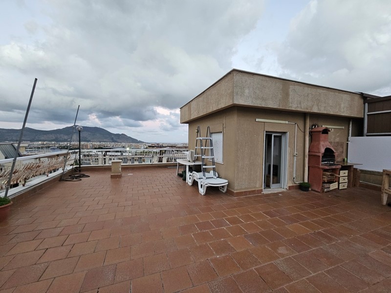 Quadrilocale in Affitto a Palermo, 800€, 100 m²