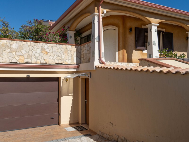 Villa in Vendita a Nuraminis, 295'000€, 295 m², con Box