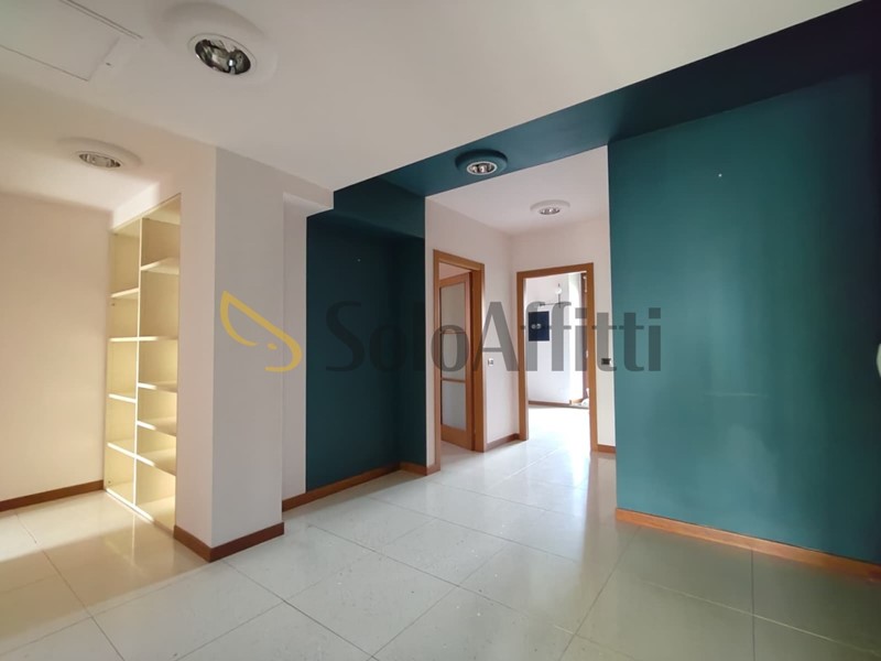 Ufficio in Affitto a Gallarate, zona Corso Sempione, 1'000&euro;, 90 m²