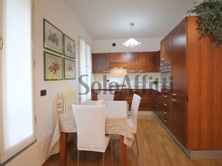 Trilocale in Affitto a Lecco, zona Centro Storico, 1'020€, 79 m², arredato, con Box