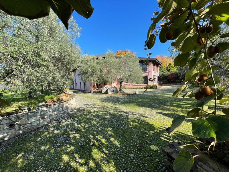 Villa in Vendita a Brescia, zona Mompiano, 1'490'000€, 890 m², con Box