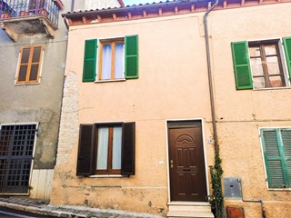 Quadrilocale in Vendita a Alviano, 55'000&euro;, 76 m²