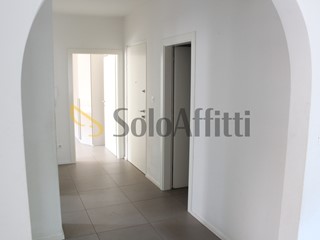 Trilocale in Affitto a Bolzano, zona Rencio - Piani, 1'100€, 54 m²