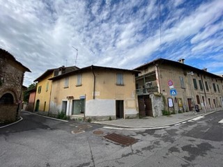 Rustico in Vendita a Corte Franca, zona Nigoline, 130'000&euro;, 169 m²