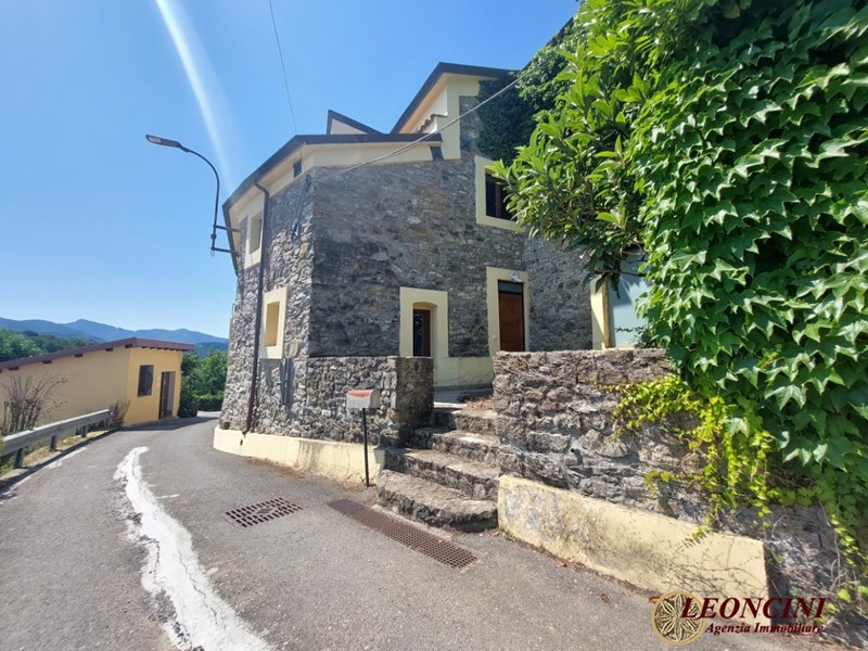 Casale in Vendita a Aulla, 350'000€, 230 m²