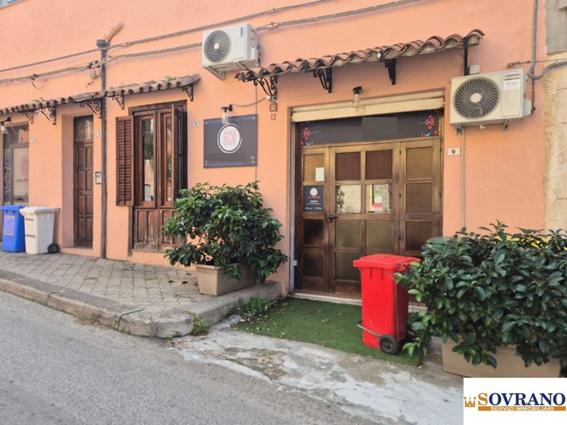 Negozio in Vendita a Capaci, 150'000&euro;, 110 m²