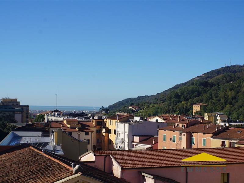 Appartamento in Vendita a Carrara, 92'000€, 110 m²