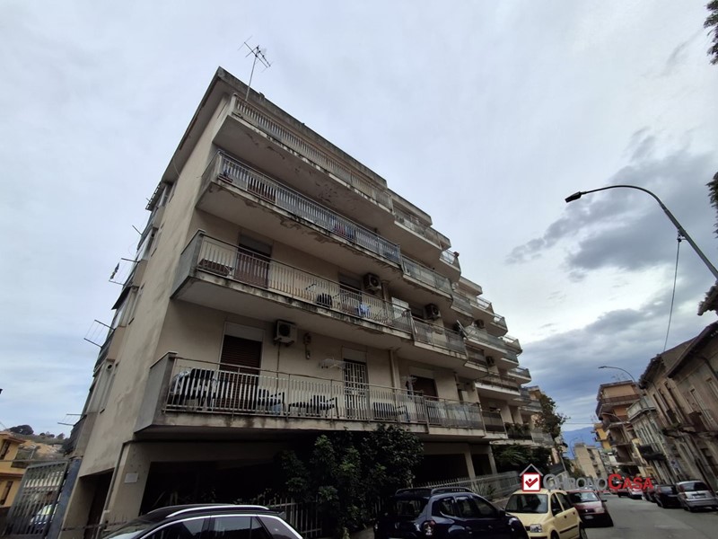 Appartamento in Affitto a Messina, 600€, 130 m²