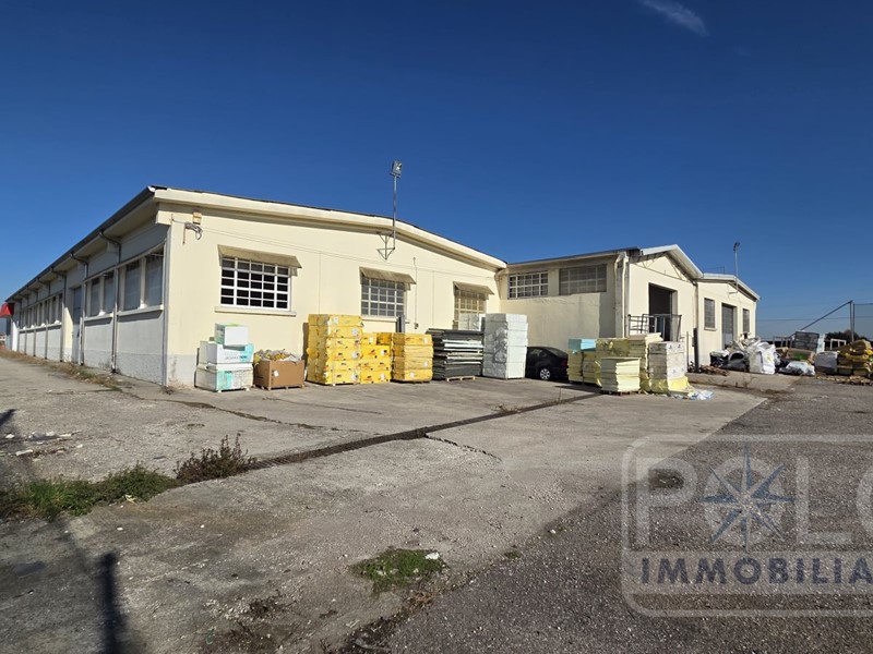 Capannone in Vendita a Sommacampagna, 2'100'000€, 10172 m²