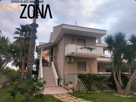 Villa in Vendita a Alba Adriatica, 220'000€, 154 m²