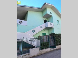 Casa Semi Indipendente in Vendita a Tortoreto, 470'000€, 250 m²