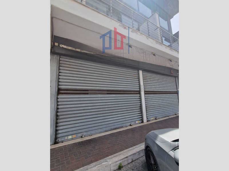 Immobile commerciale in Affitto a Pomezia, 1'000€, 40 m²