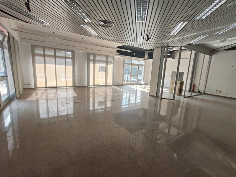 Immobile commerciale in Affitto a Monteprandone, 1'200€, 200 m²