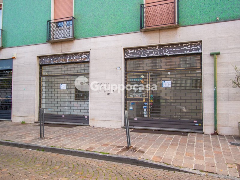 Immobile commerciale in Affitto a Abbiategrasso, 800€, 85 m²
