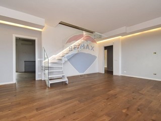 Attico in Vendita a Acireale, 315'000&euro;, 238 m²
