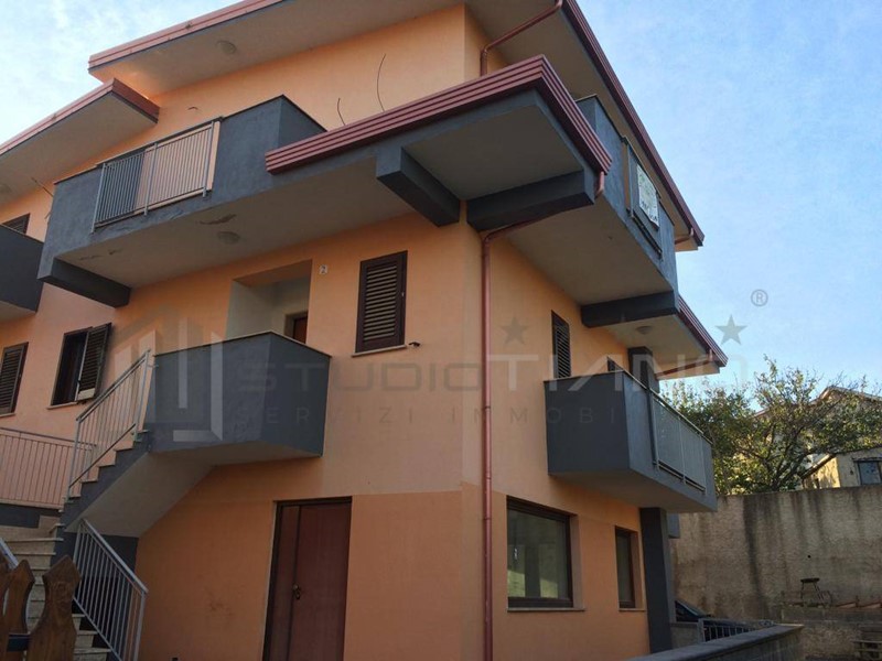 Villetta a schiera in Vendita a Mendicino, 120'000€, 134 m²