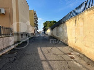 Magazzino in Vendita a Canosa di Puglia, 10'000€, 19 m²