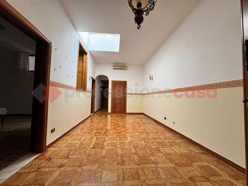 Quadrilocale in Vendita a Pulsano, 95'000&euro;, 120 m²