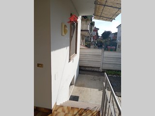 Villa bifamiliare in Vendita a Brembate, 380'000€, 379 m², con Box