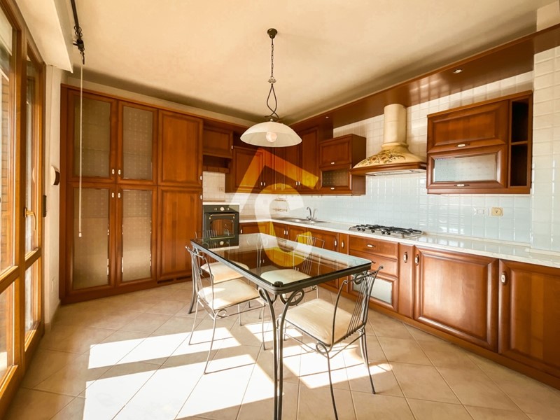 Appartamento in Vendita a Jesi, zona ZONA 3A, 320'000€, 155 m²