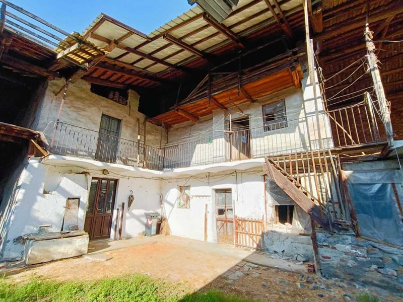 Casa Semi Indipendente in Vendita a Ciriè, 89'000&euro;, 250 m²