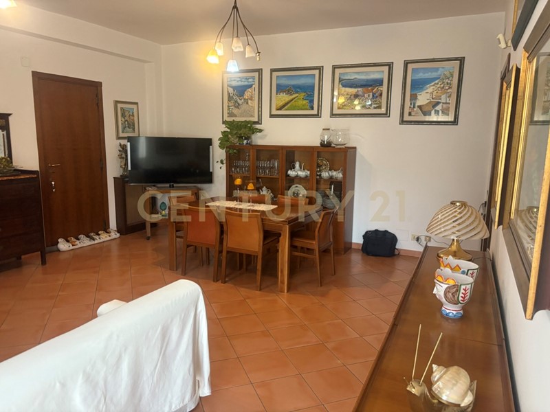 Trilocale in Vendita a Catania, 150'000&euro;, 95 m², con Box