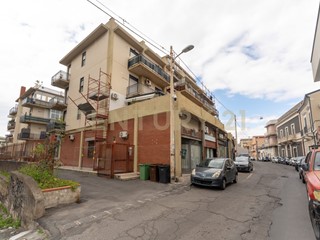 Trilocale in Vendita a Catania, 95 m², con Box