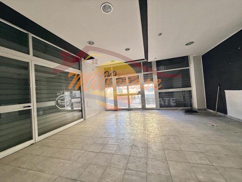 Immobile commerciale in Vendita a Siracusa, zona Tisia - Tica - Zecchino, 76'000&euro;, 161 m²