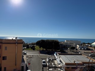 Trilocale in Vendita a Anzio, zona Anzio Colonia, 119'000€, 82 m², arredato