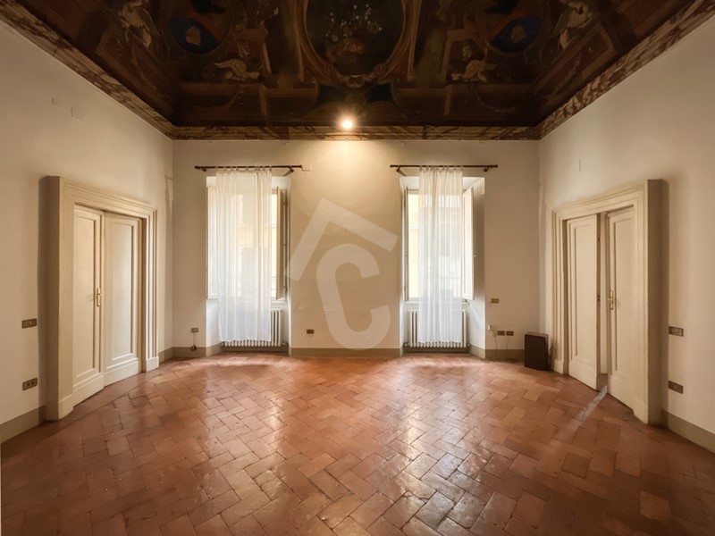 Appartamento in Vendita a Jesi, zona ZONA 1B, 330'000€, 286 m²