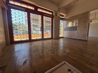 Immobile commerciale in Affitto a Ventimiglia, zona Centro, 1'250&euro;, 144 m²