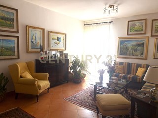 Appartamento in Vendita a Catania, 260'000€, 186 m², con Box