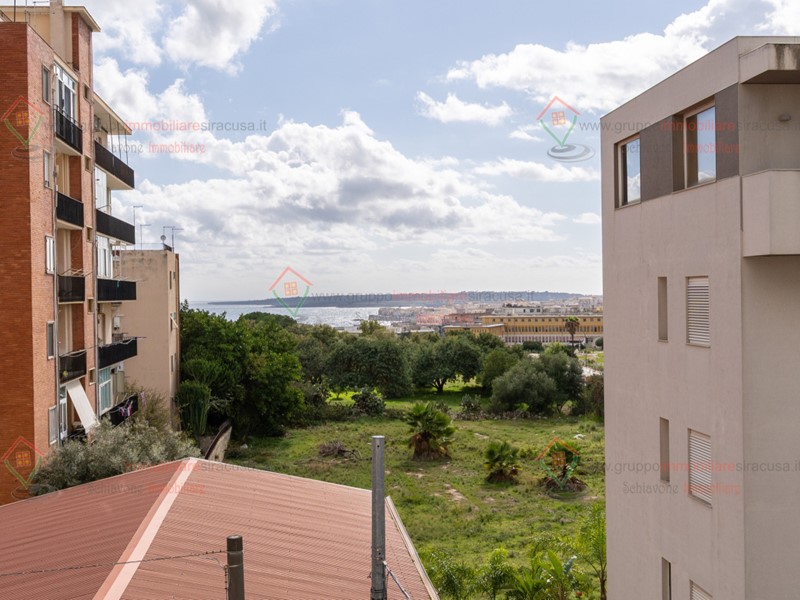 Quadrilocale in Affitto a Siracusa, zona Tisia Tica Zecchino, 600€, 130 m², arredato