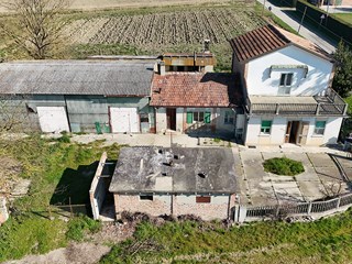 Casa Indipendente in Vendita a Copparo, 45'000€, 147 m², con Box