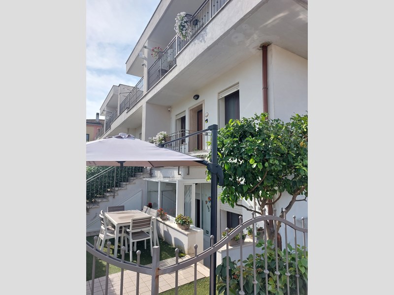 Villetta a schiera in Vendita a Sermoneta, zona STAZIONE LATINA - SERMONETA SHOPPING CENTER, 159'000&euro;, 90 m²