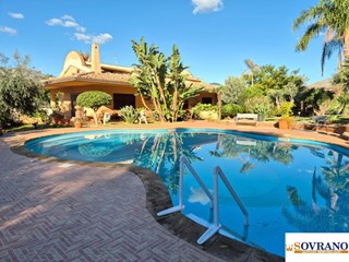 Villa in Vendita a Palermo, 2'000'000€, 710 m²