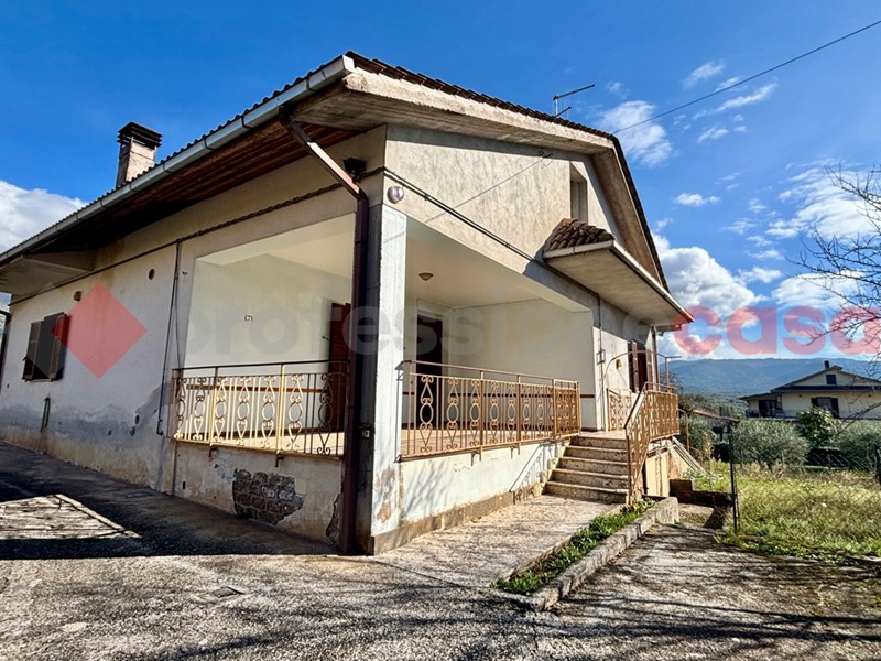 Casa Indipendente in Vendita a Alatri, 140'000€, 201 m²