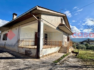 Casa Indipendente in Vendita a Alatri, 140'000€, 201 m²