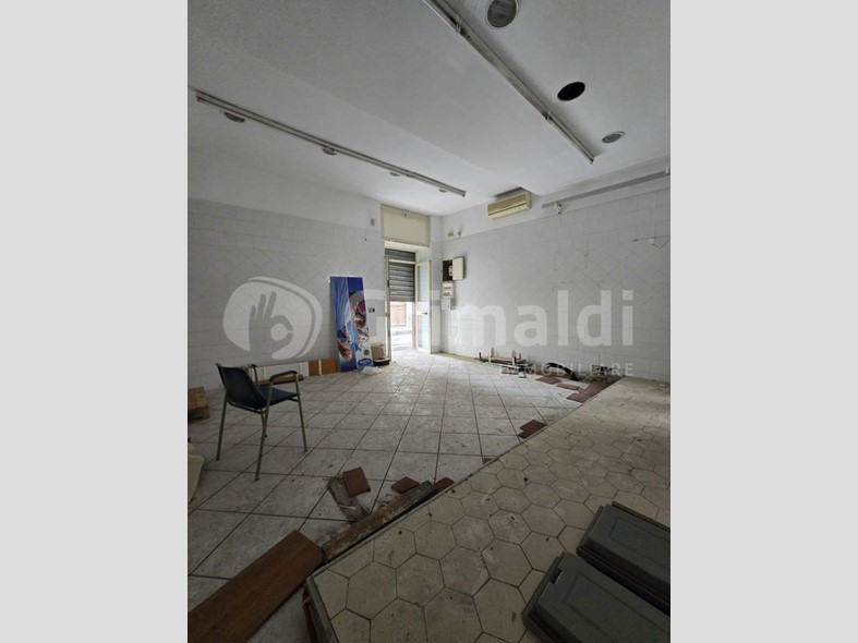 Negozio in Vendita a Calvizzano, 22'000&euro;, 35 m²