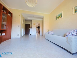 Trilocale in Vendita a Taranto, zona Tre Carrare - Battisti, 95'000€, 101 m²