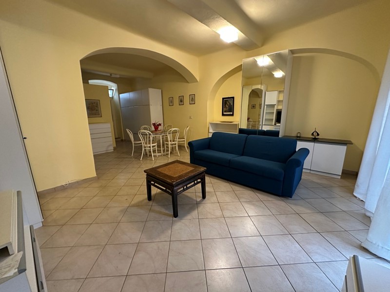 Bilocale in Vendita a Sestri Levante, zona comodo ai servizi, 120'000&euro;, 71 m²