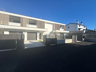 Casa Indipendente in Vendita a Fiumicello Villa Vicentina, 329'000&euro;, 181 m², con Box