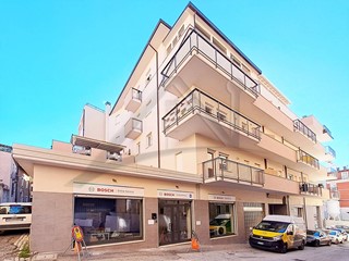 Immobile commerciale in Affitto a L'Aquila, 750&euro;, 105 m²