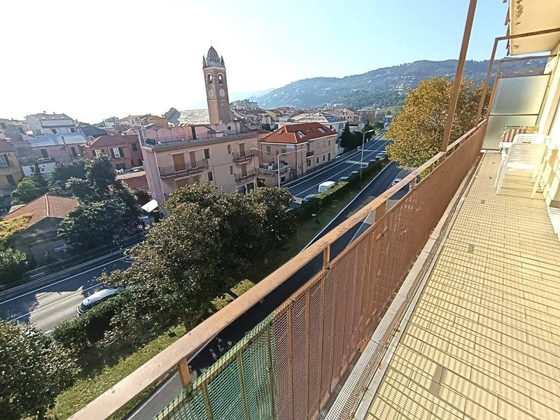 Quadrilocale in Affitto a Spotorno, 800€, 75 m²