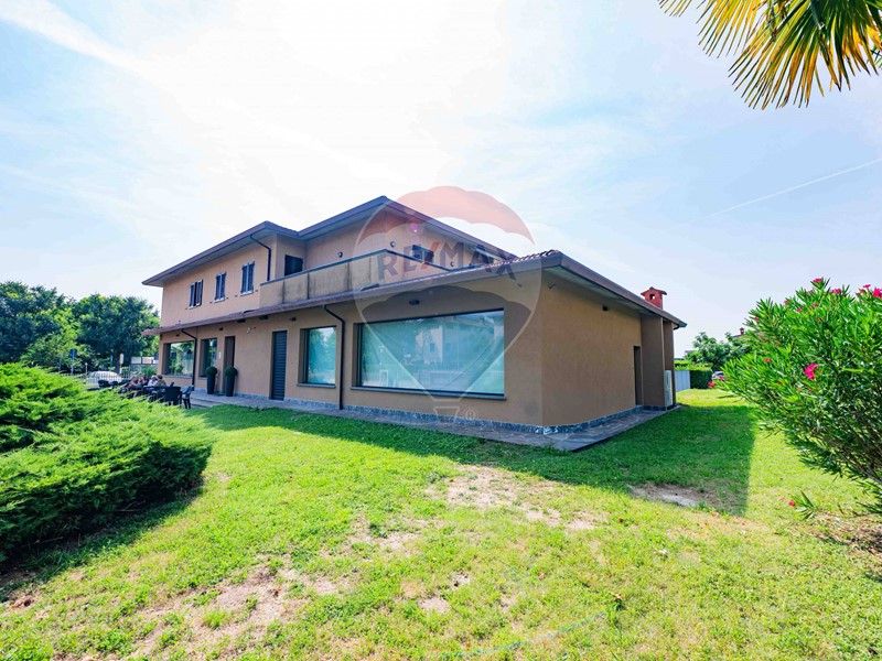 Negozio in Vendita a Lallio, 183'000€, 167 m²