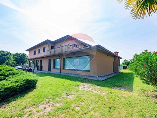 Negozio in Vendita a Lallio, 183'000€, 167 m²