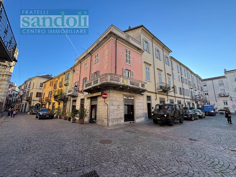 Quadrilocale in Vendita a Vercelli, 270'000€, 210 m²