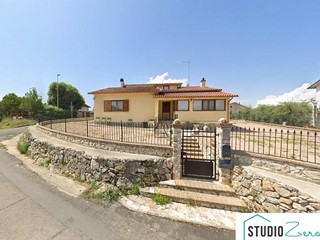 Villa in Vendita a Amelia, 205'000&euro;, 260 m²