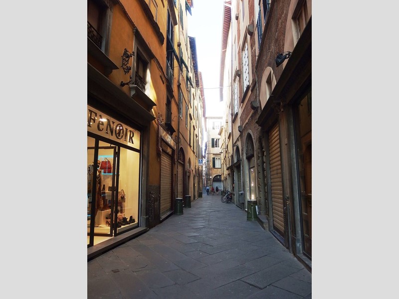 Immobile commerciale in Affitto a Lucca, 1'200&euro;, 16 m²