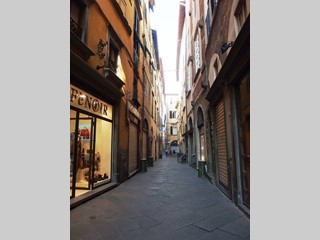 Immobile commerciale in Affitto a Lucca, 1'200&euro;, 16 m²